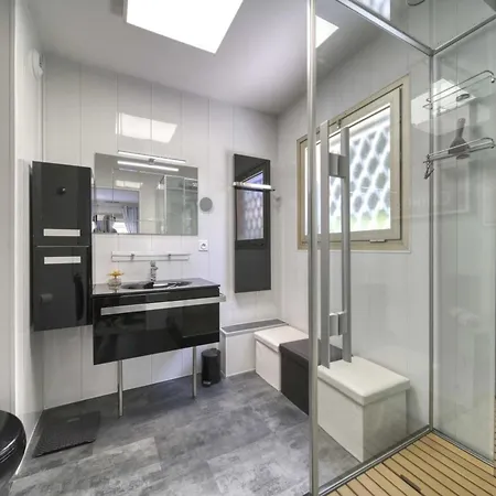 Ref 1413 - Center For Rent *